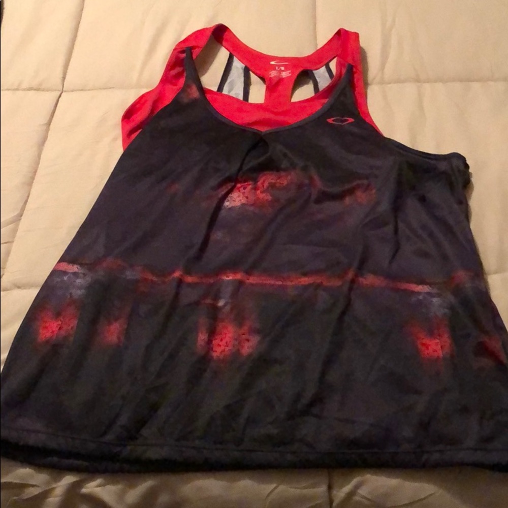 Women’s Oakley workout top